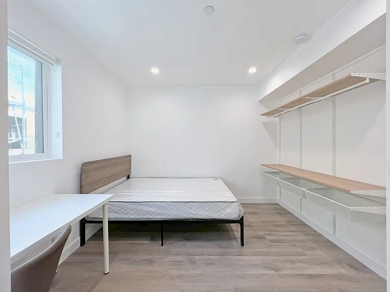 1368 W 35th St #8 — Photo 5