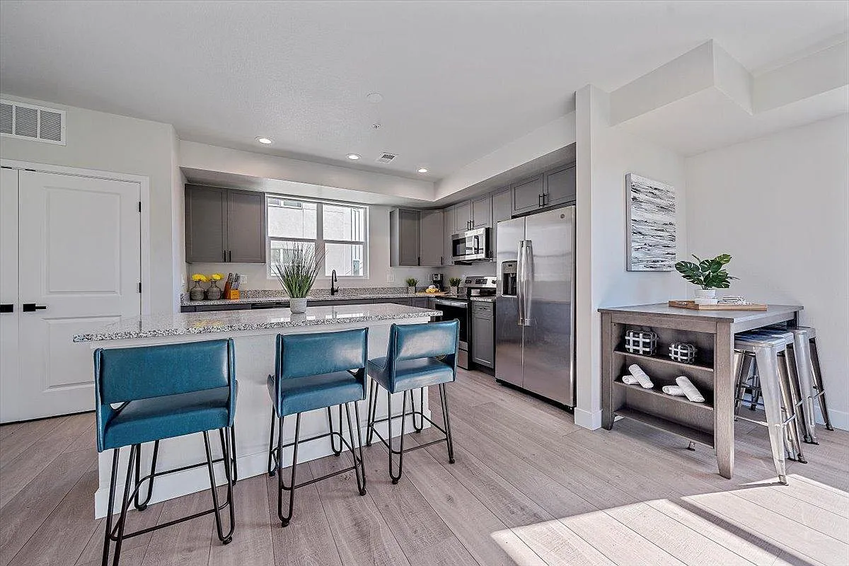 5345 W 13th Ave — Photo 2