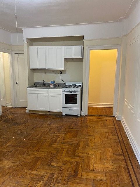 2nd image of 330 Ocean Pkwy #E5