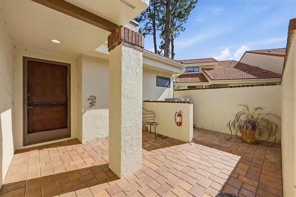 2 bed, 2.0 bath, 1263 sqft, $2,200 — Photo 2