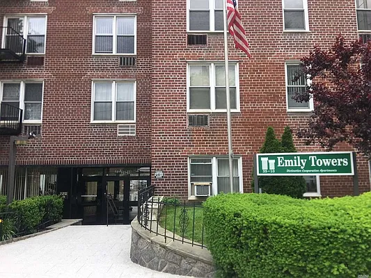 Sold by Winzone Realty Inc | media 26