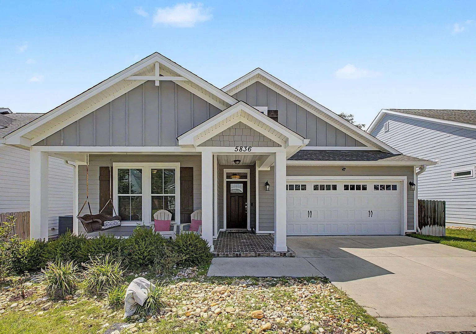 3 Bed / 2 Bath Large Home off Ox Bottom! — Photo 1