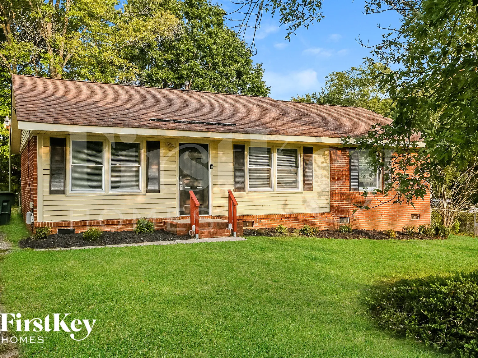 3 bed, 1.0 bath, 1129 sqft, $1,575 — Photo 2