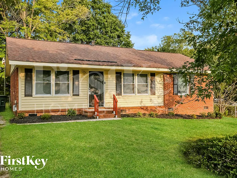 2330 Knight Dr — Photo 2