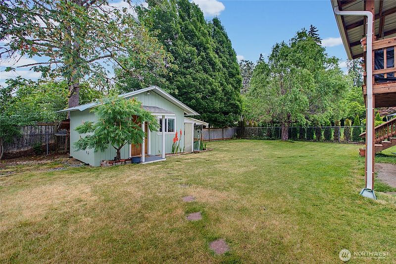 3rd image of 3200 SE 20th Court