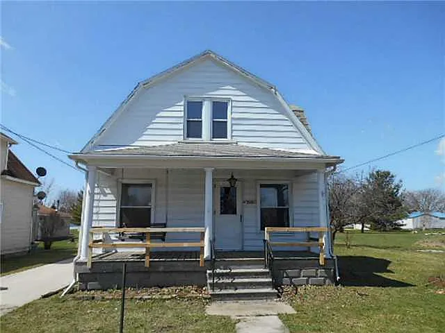 7090 N Meyers St photo 1