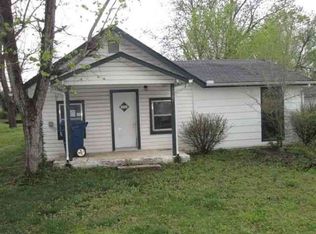 1207 Ivy St, Cassville, MO 65625