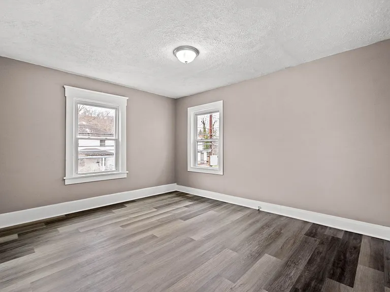 1108 Main St — Photo 19