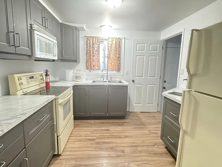 5 Calcott Ct #UPPER — Photo 4
