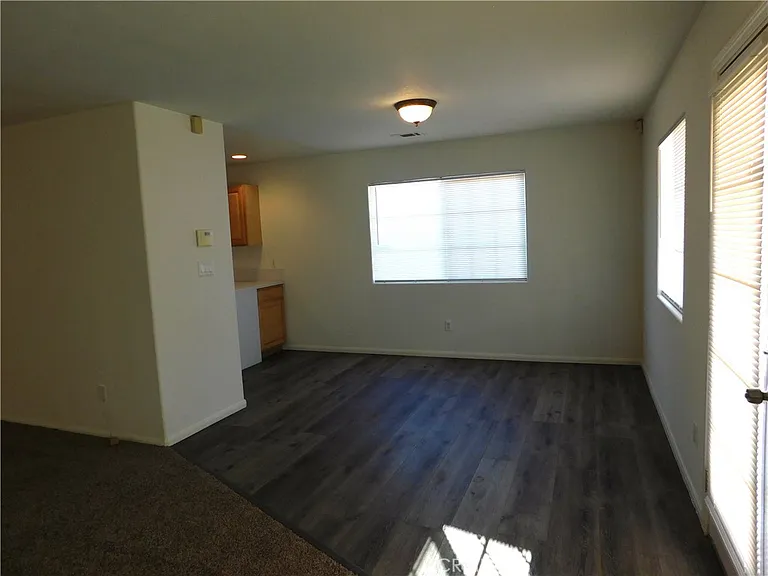 8312 Tamarack Ave — Photo 7