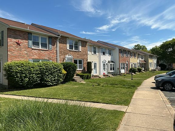 4th image of 5324 King Arthur Cir