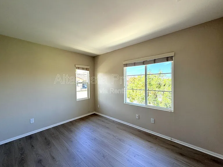 1349 Isabella Way — Photo 17