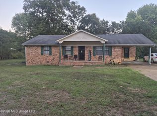 317 Ridgetop Dr, Senatobia, MS 38668