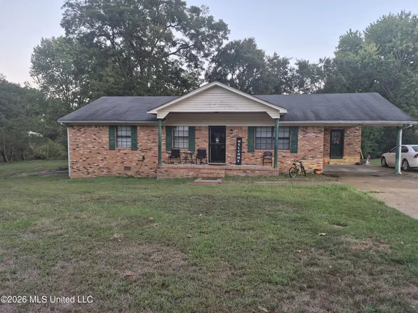 317 Ridgetop Dr, Senatobia, MS 38668