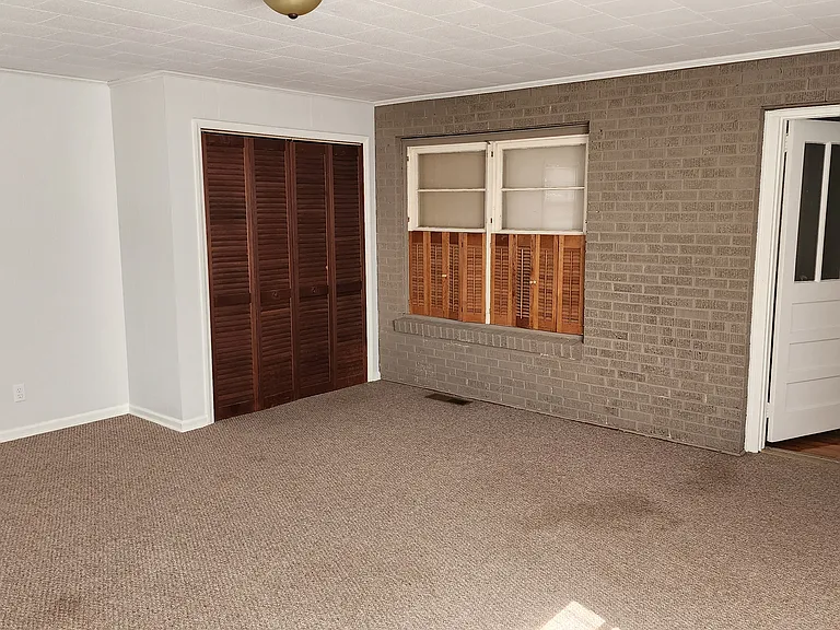 187 E Walnut St — Photo 29