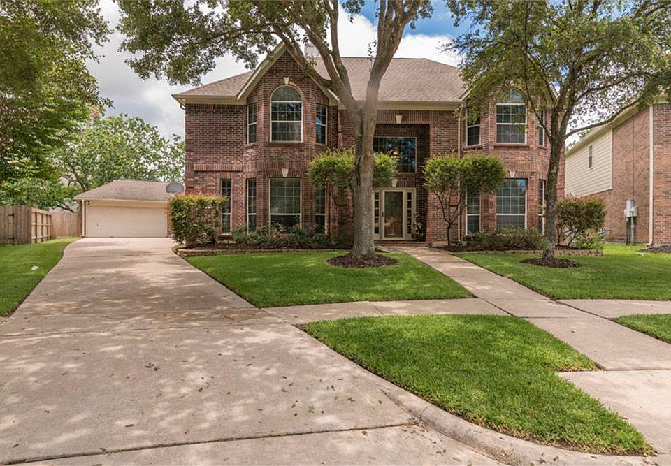 1st image of 2420 Sawgrass Ct