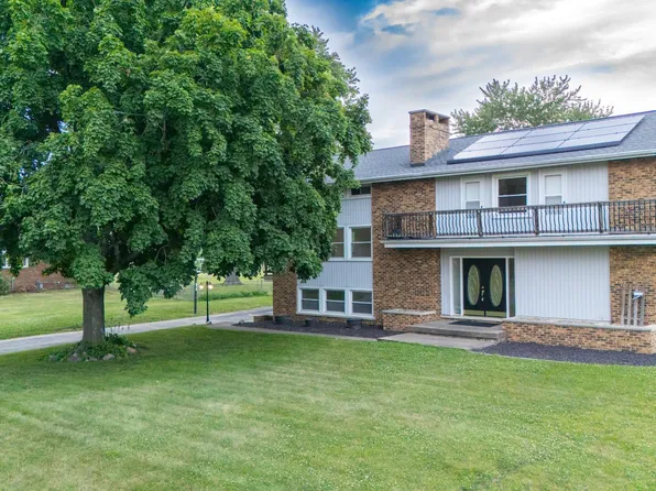 2810 Deveron Cir, Pekin, IL 61554