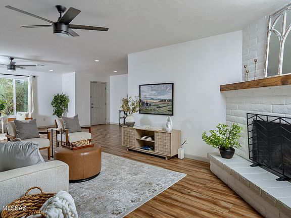 4th image of 2301 W Montrose Pl