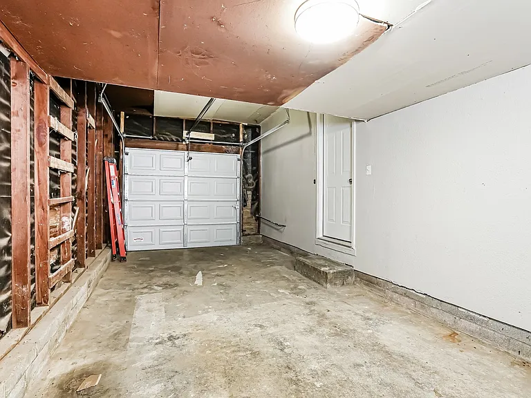 1583682_014_garage_12870167.jpg