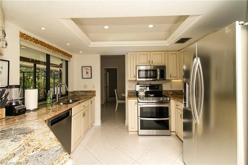 3 bed, 2.0 bath, 1650 sqft, $5,500 — Photo 4