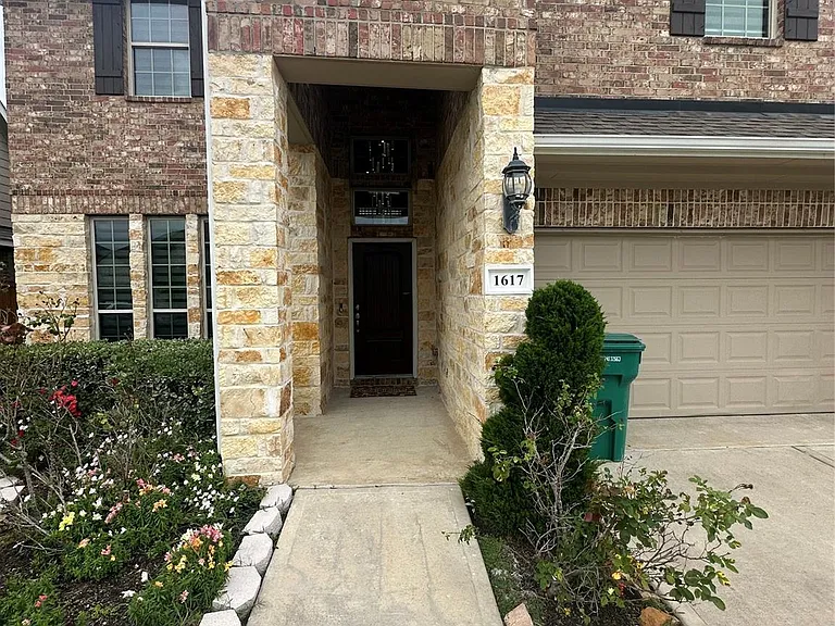 1617 Darwin Cedar Dr — Photo 3
