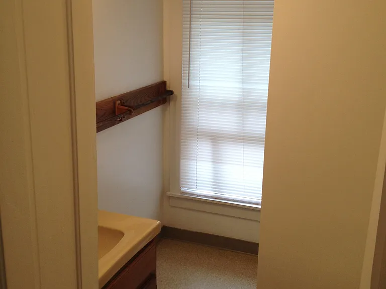 207 Linn St #2 — Photo 13