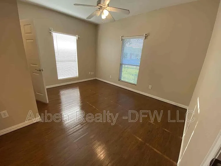 300 E Main St — Photo 15