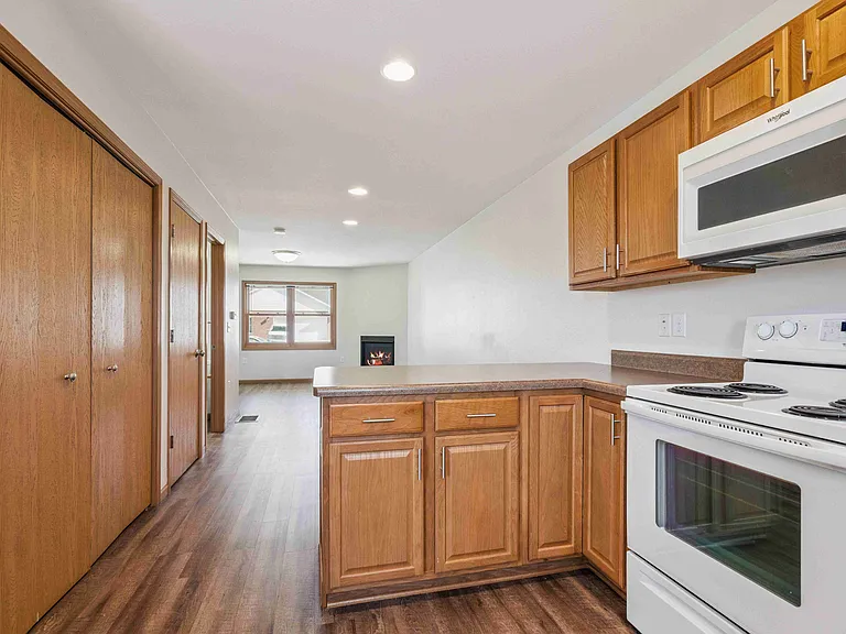Westgate Residence Townhomes — Photo 13