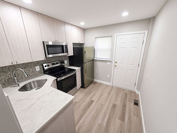 4th image of 6122 Edmund St