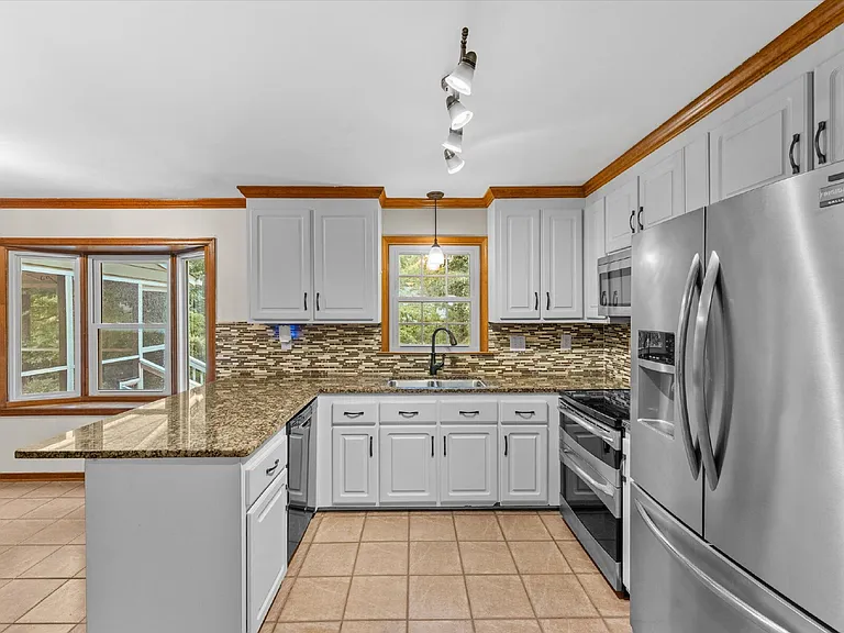 10948 Sunset Hills Dr — Photo 11