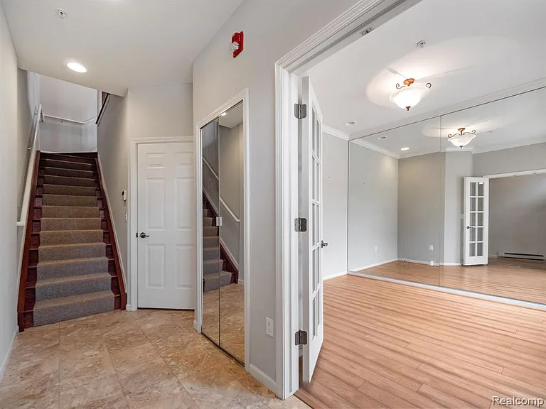 502 Graten St — Photo 22
