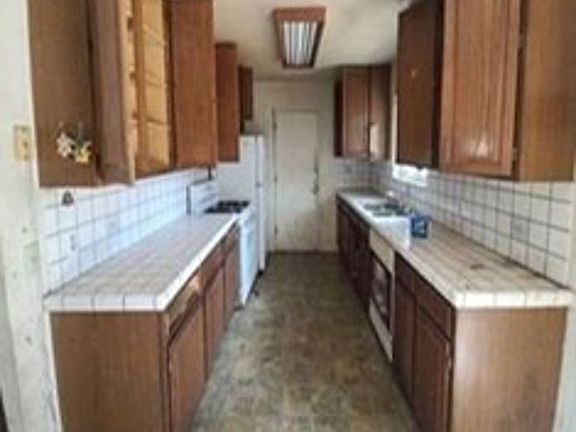 4th image of 392 Watson Rd