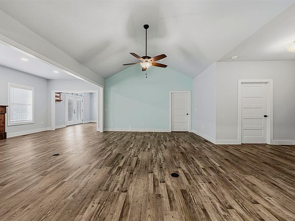 3rd image of 314 Oakridge Ln