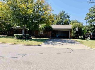 1020 Jan Lee Dr, Burkburnett, TX 76354