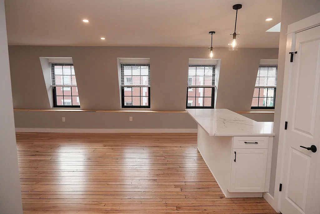 2 bed, 1100 sqft, $3,325 — Photo 3