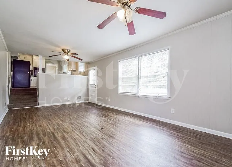 2032 Twin Falls Rd — Photo 3