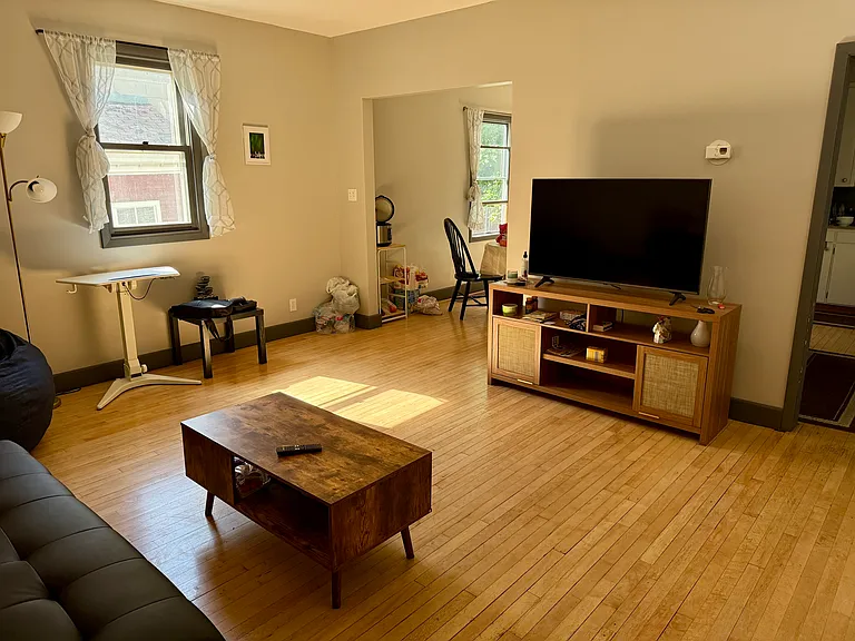 502 W South Ave — Photo 3