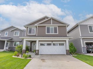 1113 Albert Ct W, West Fargo, ND