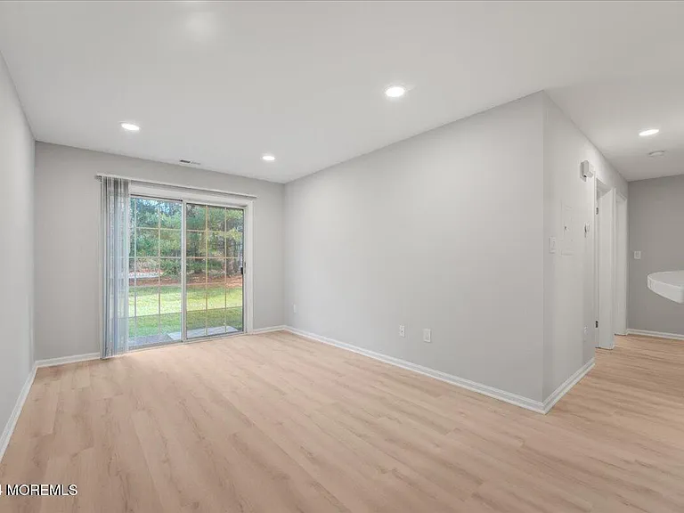 785 Banyan Ct — Photo 2