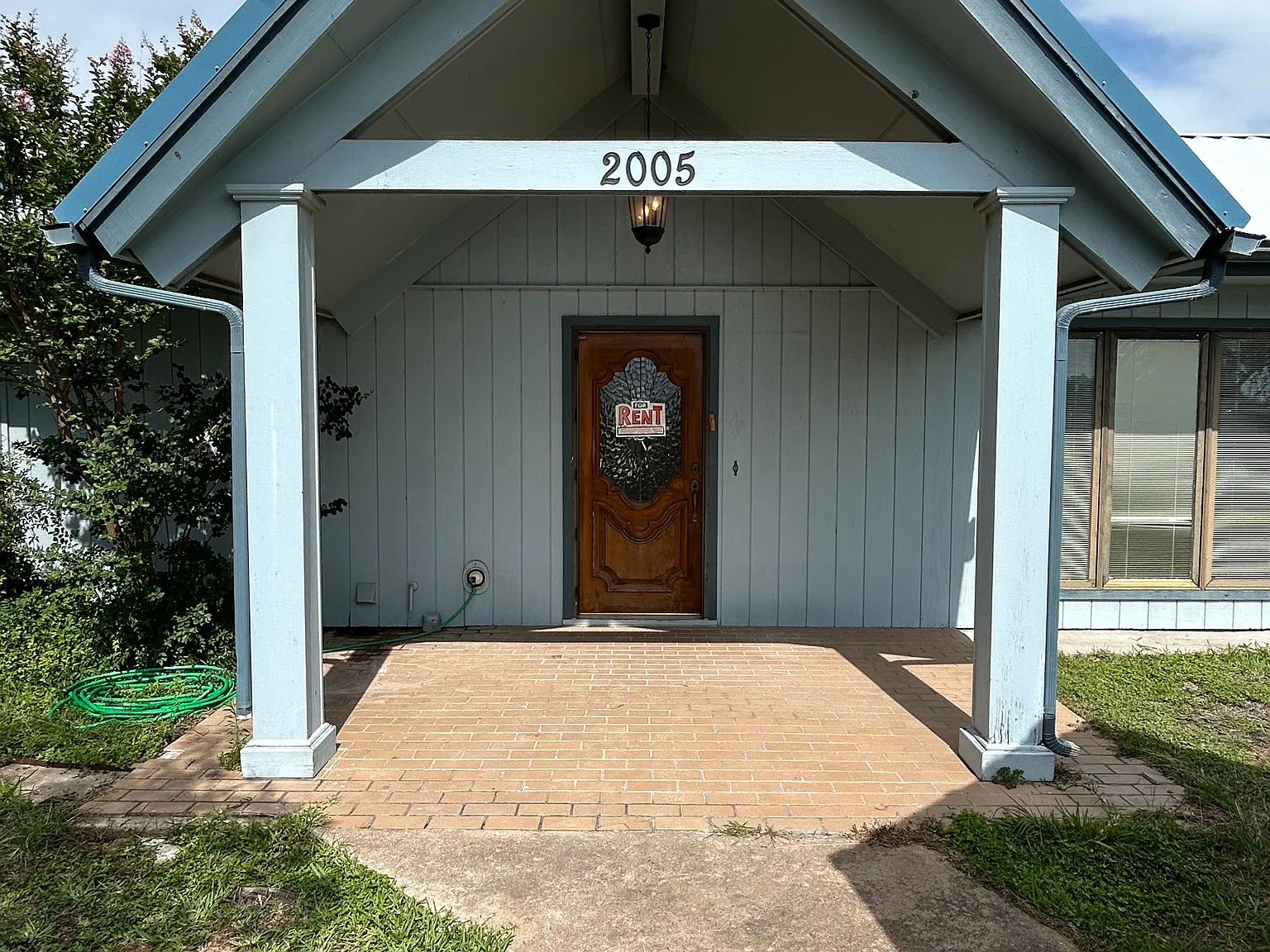 4 bed, 1833 sqft, $2,400 — Photo 1
