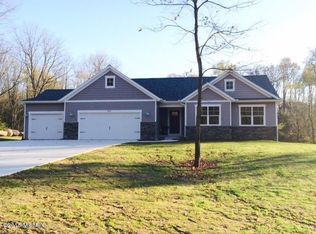 8015 S Asterwood Ct, Middleville, MI 49333