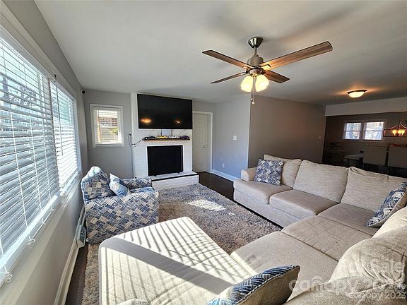 4th image of 2476 Acapulco Dr