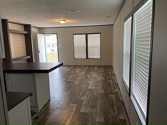 4th image of 9323 Victoria Ln #392