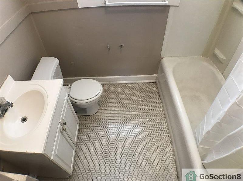 2nd image of 4118 Terrace R