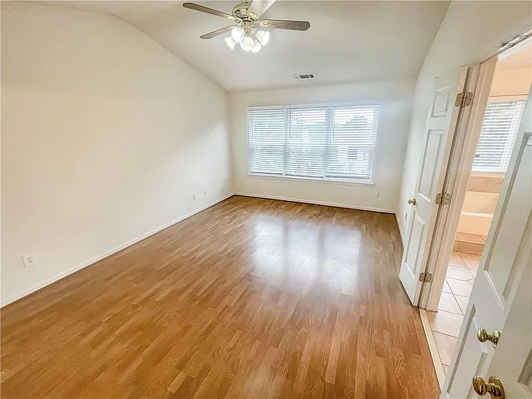 140 Calborne Ct — Photo 18