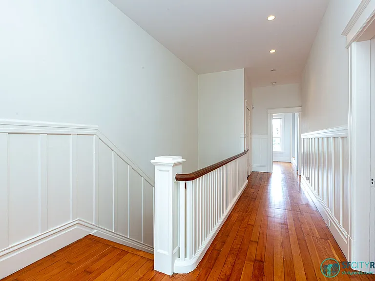 339 Texas St — Photo 11