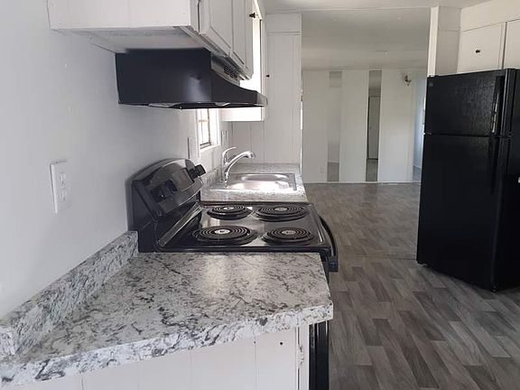 3rd image of 39555 Persimmon Ave