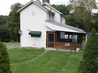 541 Hilltop Ave, Grindstone, PA 15442