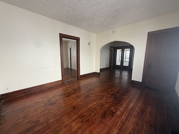 2nd image of 53 Saint Jacob St