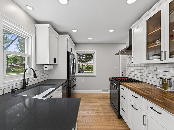 4th image of 2094 Richard Ave